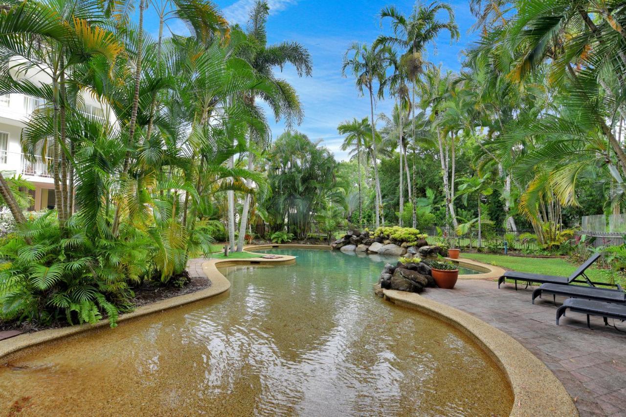Golden Sands Beachfront Resort Yorkeys Knob Extérieur photo