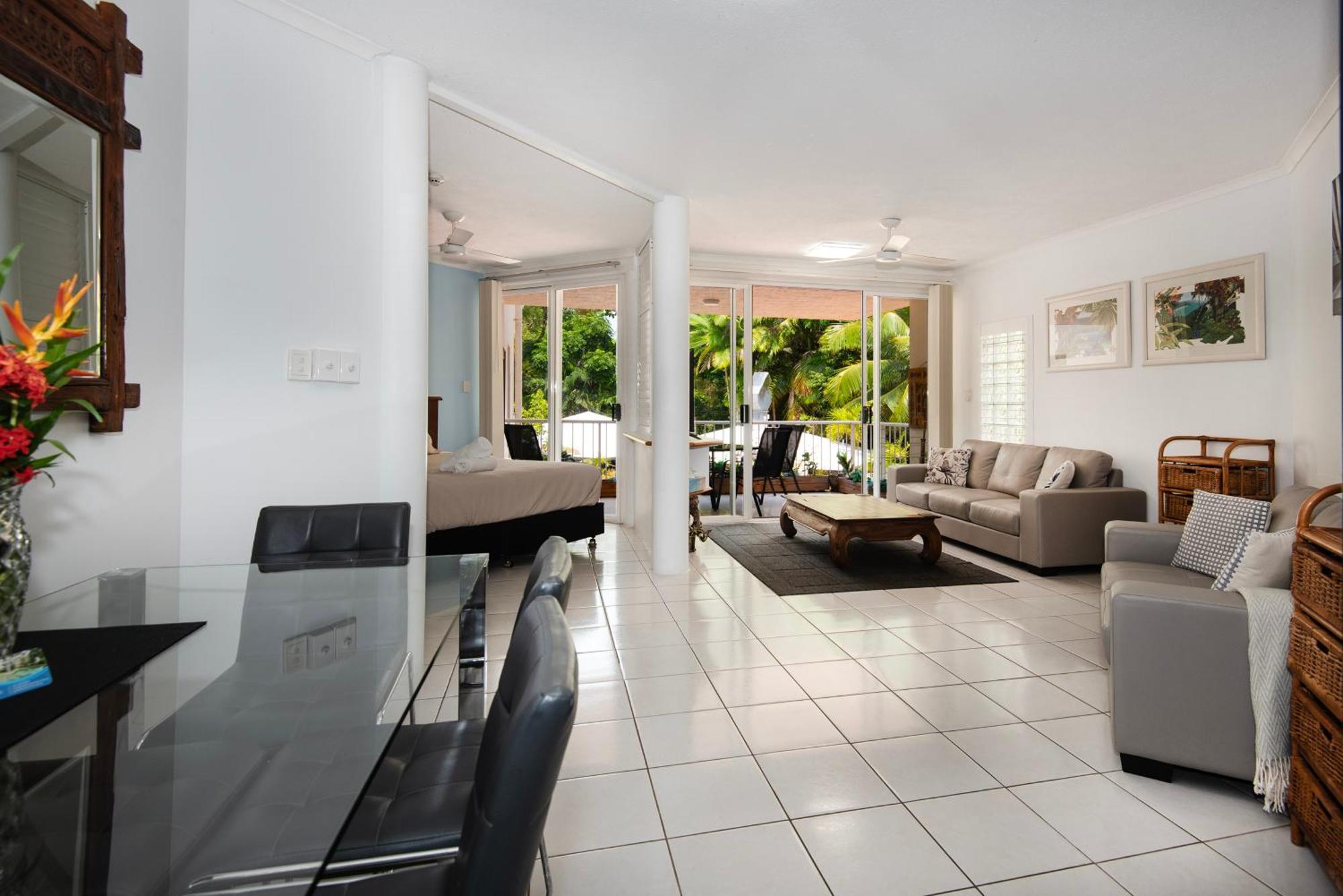Golden Sands Beachfront Resort Yorkeys Knob Extérieur photo
