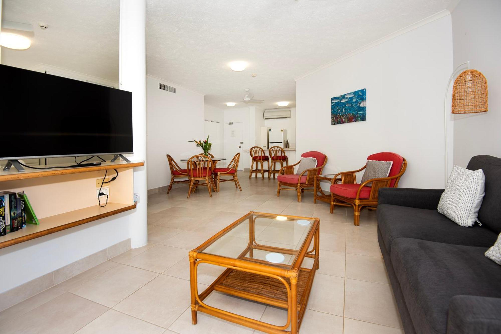 Golden Sands Beachfront Resort Yorkeys Knob Extérieur photo