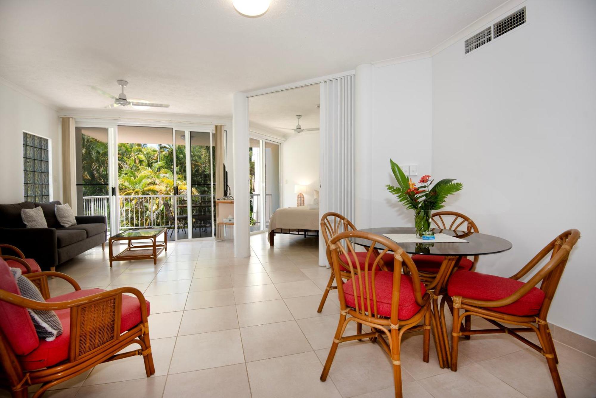 Golden Sands Beachfront Resort Yorkeys Knob Extérieur photo