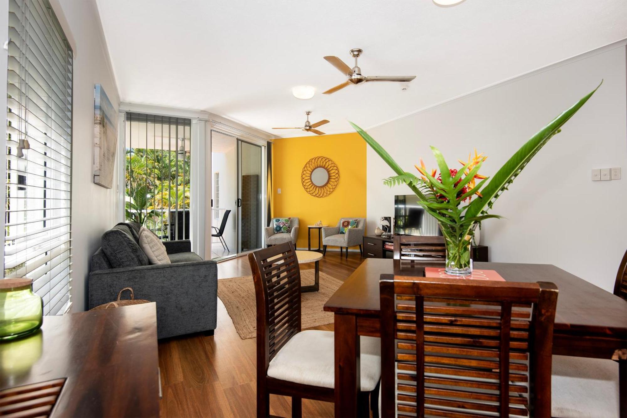 Golden Sands Beachfront Resort Yorkeys Knob Extérieur photo