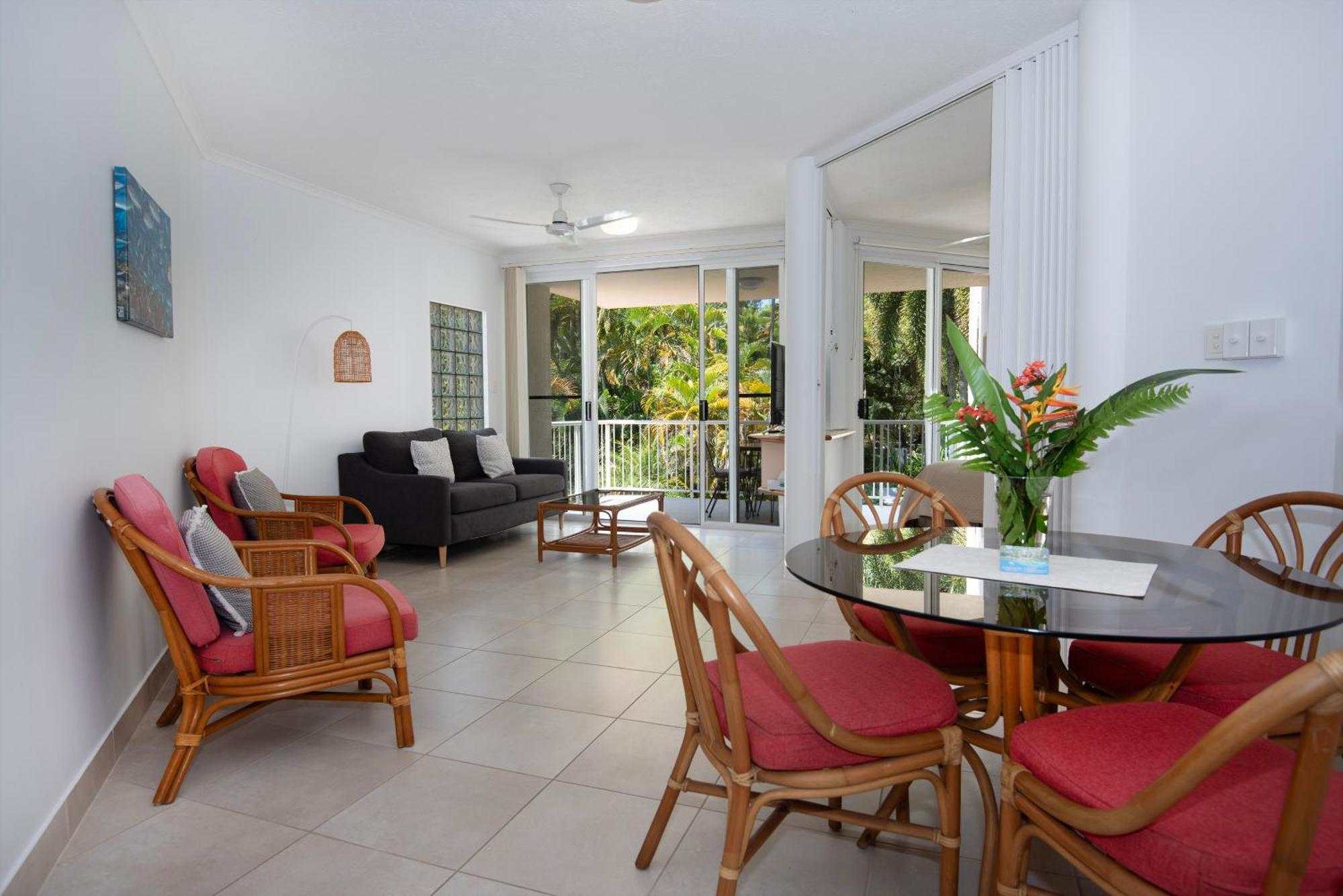 Golden Sands Beachfront Resort Yorkeys Knob Extérieur photo