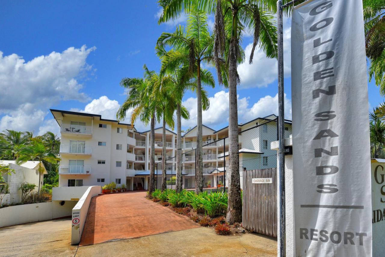 Golden Sands Beachfront Resort Yorkeys Knob Extérieur photo